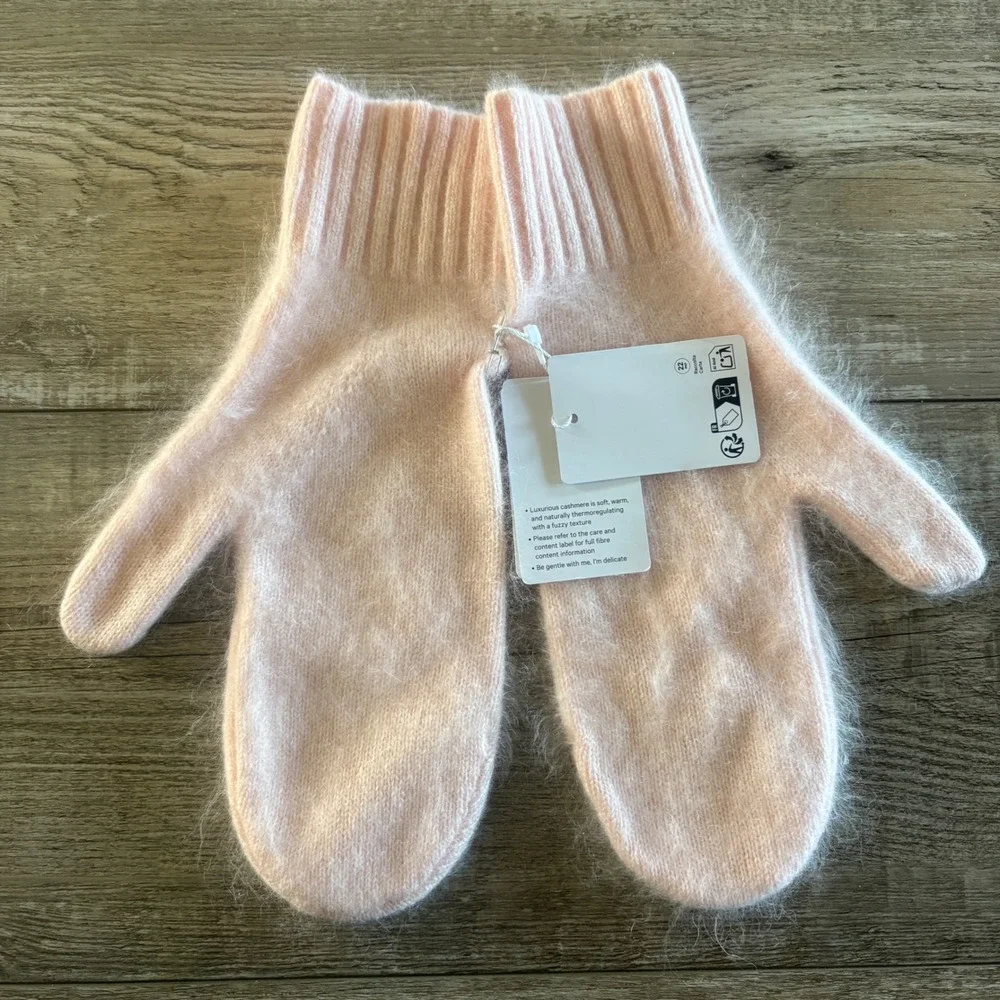 NEW Lululemon‎ Fuzzy Cashmere Mittens Womens XS/S Ballet Pink NWT Soft Winter